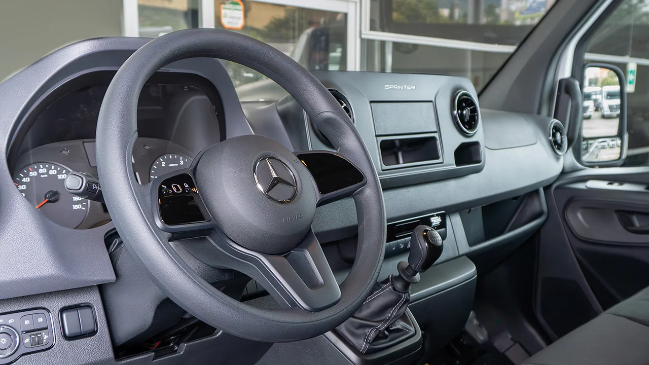 alemautos-mercedes-benz-sprinter-415-panel-volante Mercedes-benz-alemautos-interior-tooltip-2-sprinter